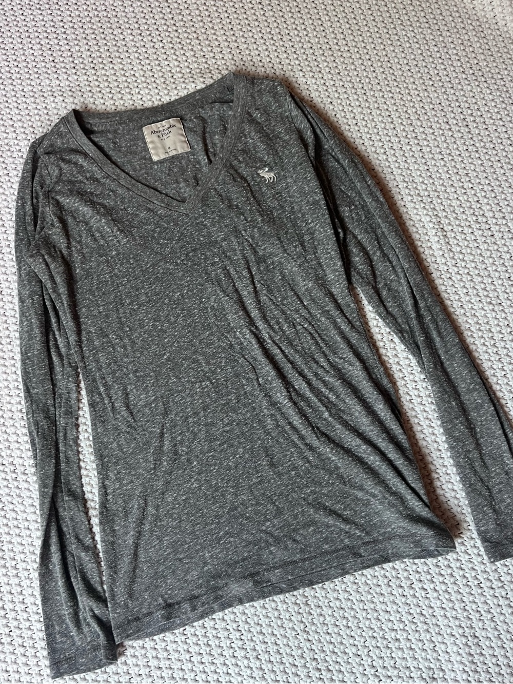 Abercrombie & Fitch Y2K Vintage Long Sleeve Gray Top V Neck Moose Logo Size M